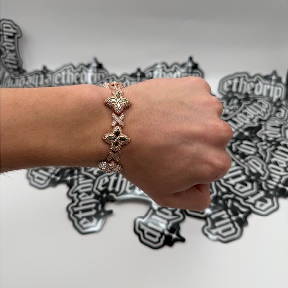 Iced R-Gold Deep Green Clover Flower - Picture 6 of 8